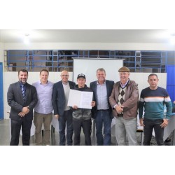 Campo Largo entrega 38 títulos de imóveis pelo programa Moradia Legal